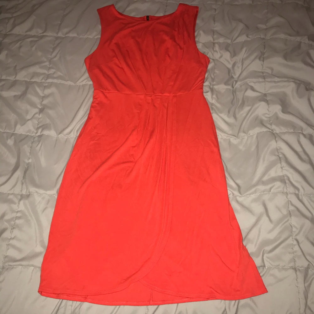 🎉5️⃣ for 2️⃣5️⃣ 🎉
Sleeveless ruched sheath dress